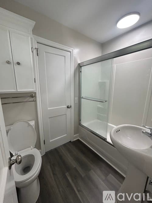 Columbia House: 822 Rosedale Arch