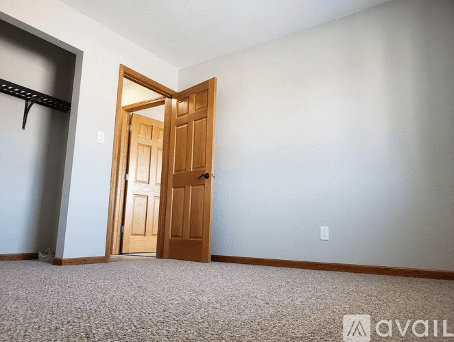 Hayfield Apartment: 119 1st Avenue Northeast