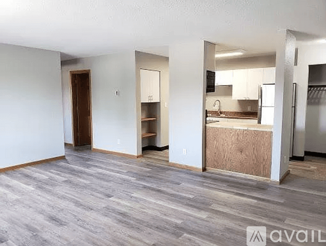 Hayfield Apartment: 119 1st Avenue Northeast