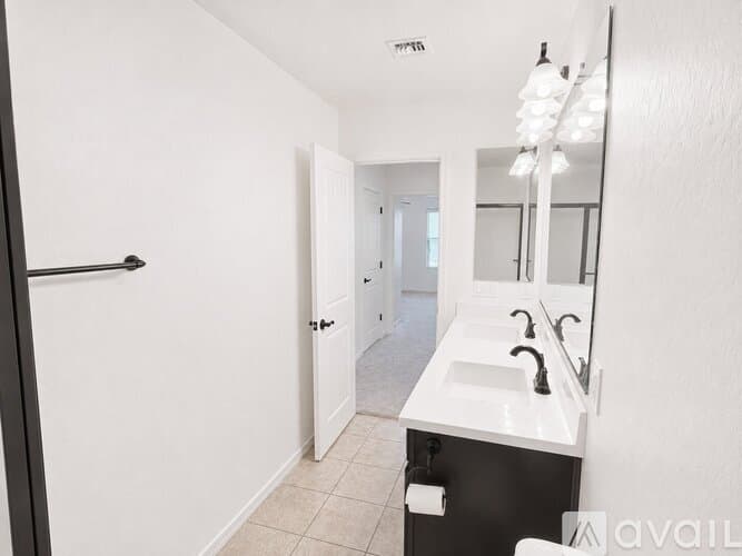 Chandler House: 1131 East Binner Drive