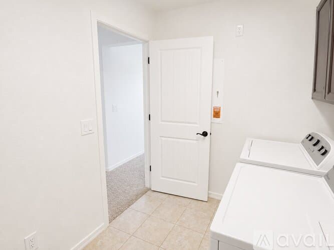 Chandler House: 1131 East Binner Drive
