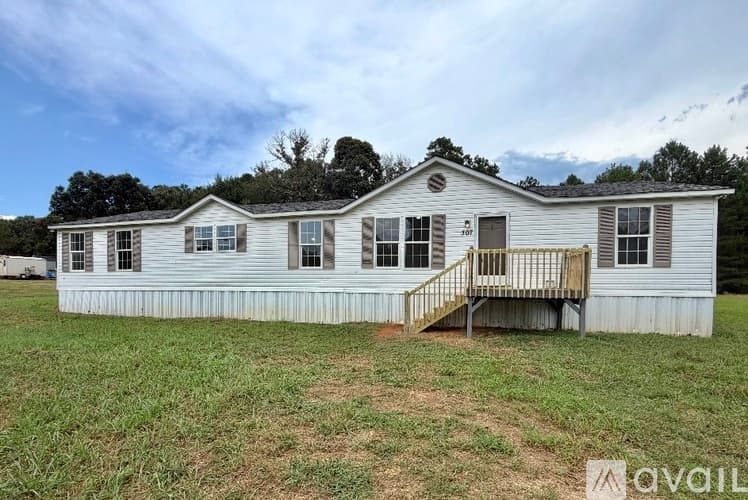 Seneca House: 307 Zion Hill Rd