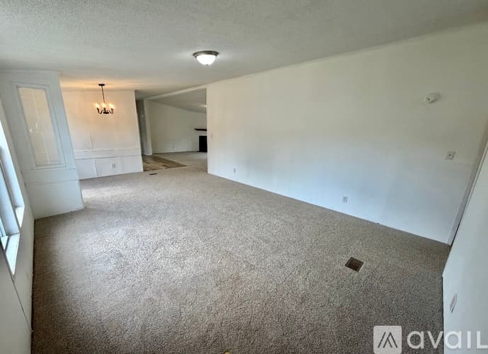 Seneca House: 307 Zion Hill Rd