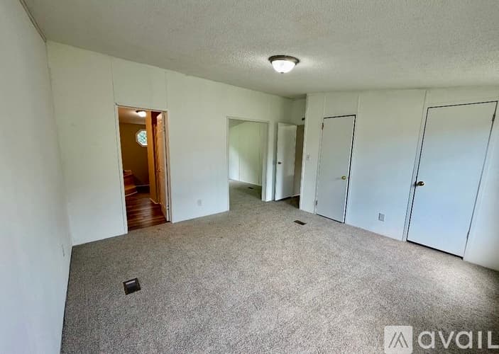 Seneca House: 307 Zion Hill Rd