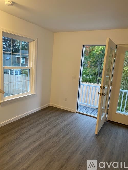 Kennebunk Townhome: 16 Village Wy