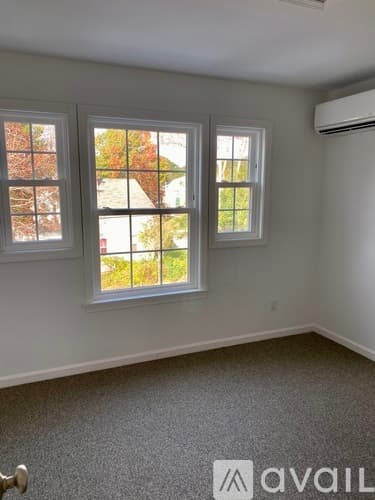 Kennebunk Townhome: 16 Village Wy