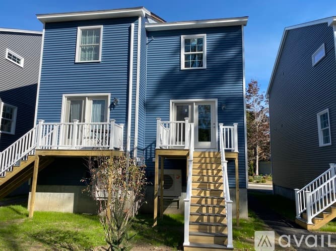 Kennebunk Townhome: 16 Village Wy