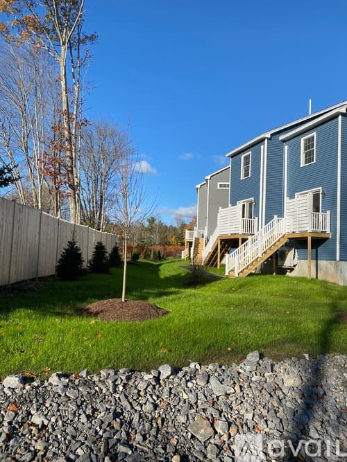Kennebunk Townhome: 16 Village Wy