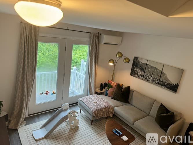 Kennebunk Townhome: 16 Village Wy