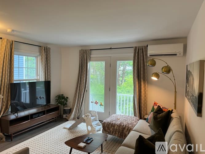 Kennebunk Townhome: 16 Village Wy