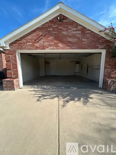 Saginaw House: 732 Bridle Trail