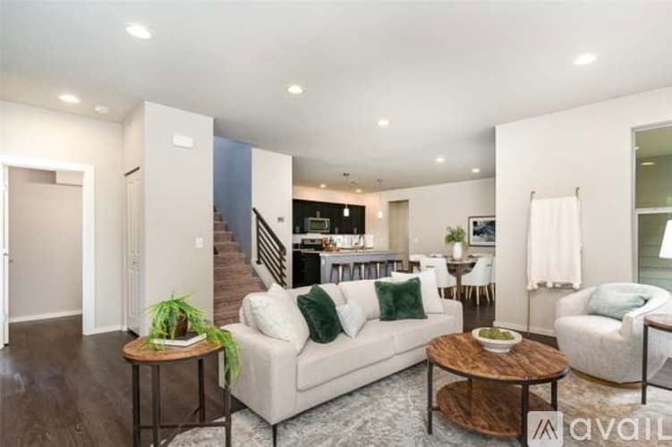 Black Diamond House: 32977 Skyline Lane