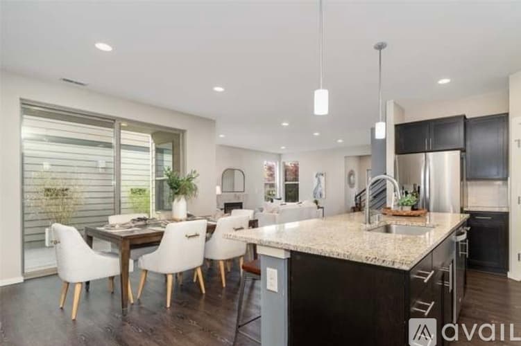 Black Diamond House: 32977 Skyline Lane