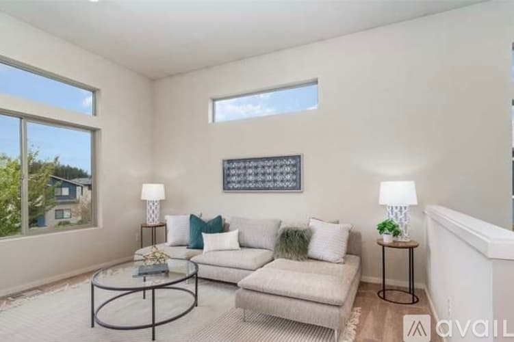 Black Diamond House: 32977 Skyline Lane