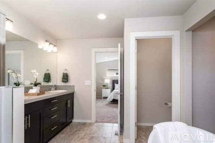 Black Diamond House: 32977 Skyline Lane
