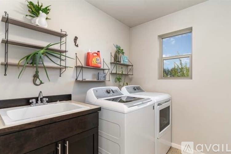 Black Diamond House: 32977 Skyline Lane
