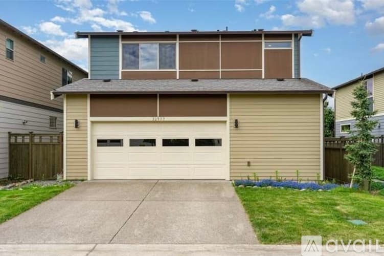 Black Diamond House: 32977 Skyline Lane