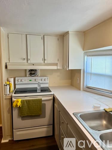 Brooksville House: 16092 Schaffer Street