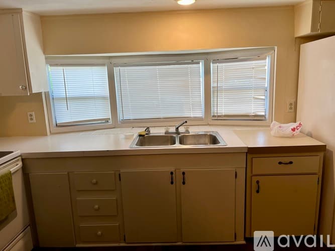 Brooksville House: 16092 Schaffer Street