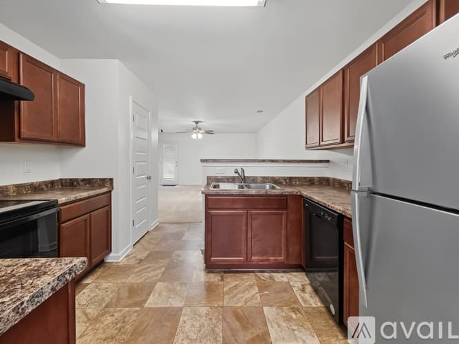 Stonecrest Apartment: 2538 Piering Dr