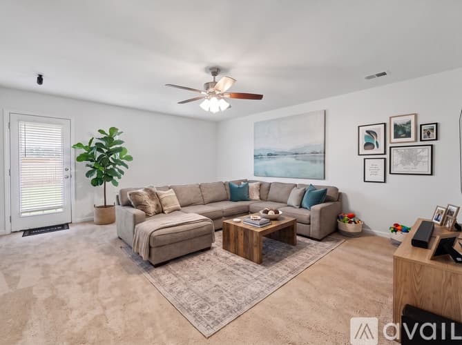Stonecrest Apartment: 2538 Piering Dr
