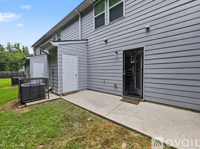 Stonecrest Apartment: 2538 Piering Dr