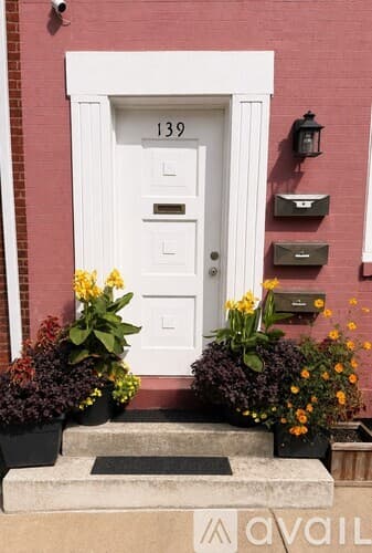 Pittsburgh Apartment: 139 S 17th St