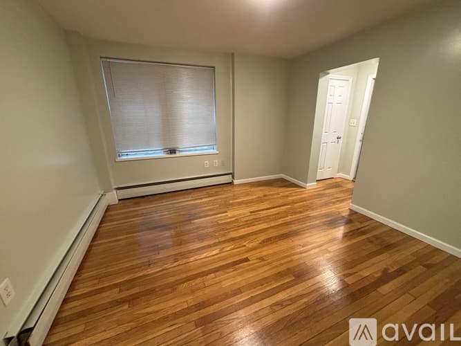 Bridgeport Apartment: 225 Golden Hill St