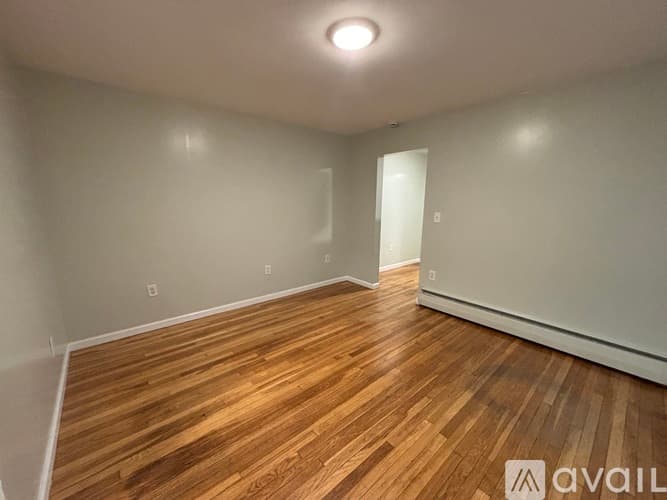 Bridgeport Apartment: 225 Golden Hill St