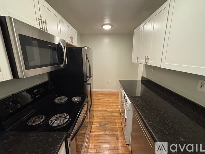 Bridgeport Apartment: 225 Golden Hill St