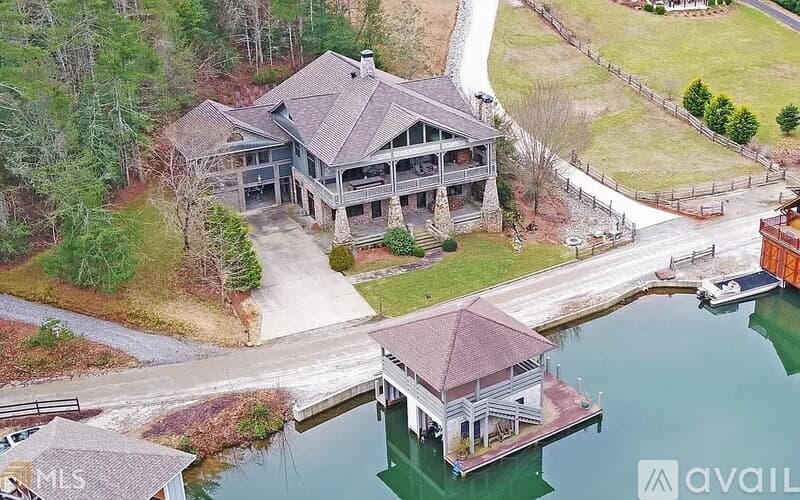 Lakemont House: 252 Bear Gap Rd