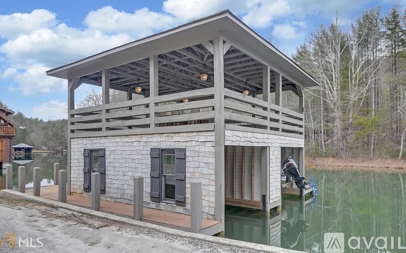 Lakemont House: 252 Bear Gap Rd