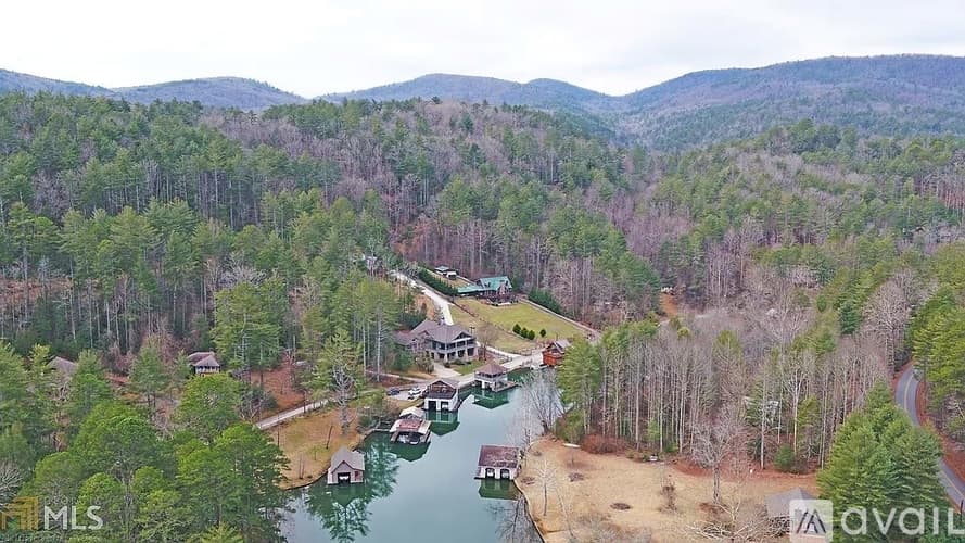 Lakemont House: 252 Bear Gap Rd