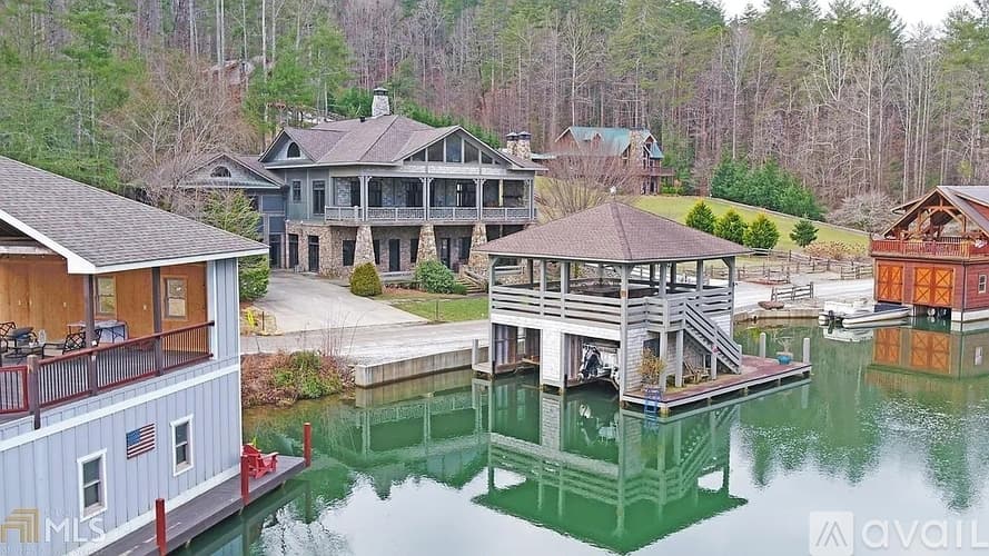 Lakemont House: 252 Bear Gap Rd