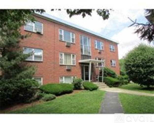 Waltham Condo: 1105 Lexington St
