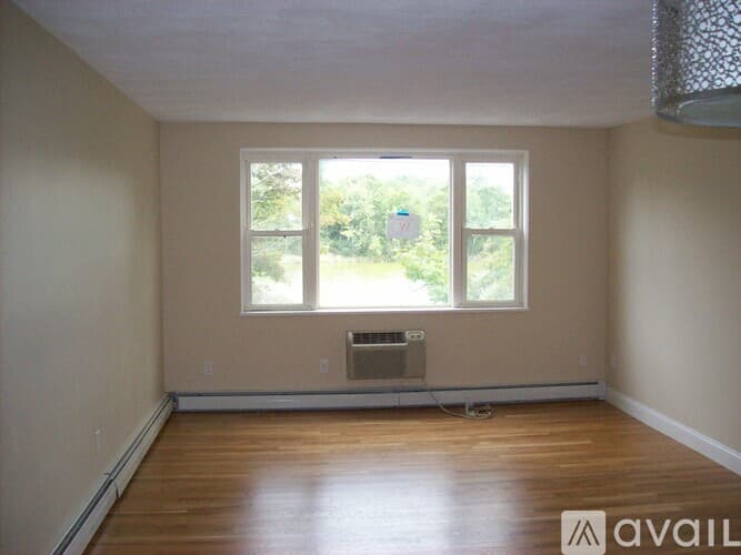 Waltham Condo: 1105 Lexington St