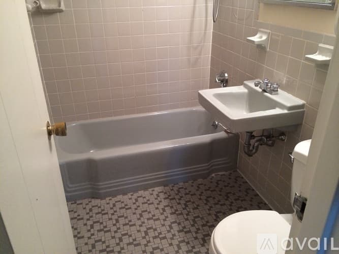 Waltham Condo: 1105 Lexington St