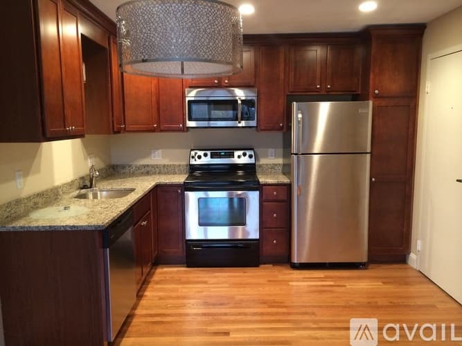 Waltham Condo: 1105 Lexington St