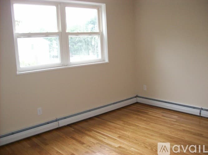 Waltham Condo: 1105 Lexington St