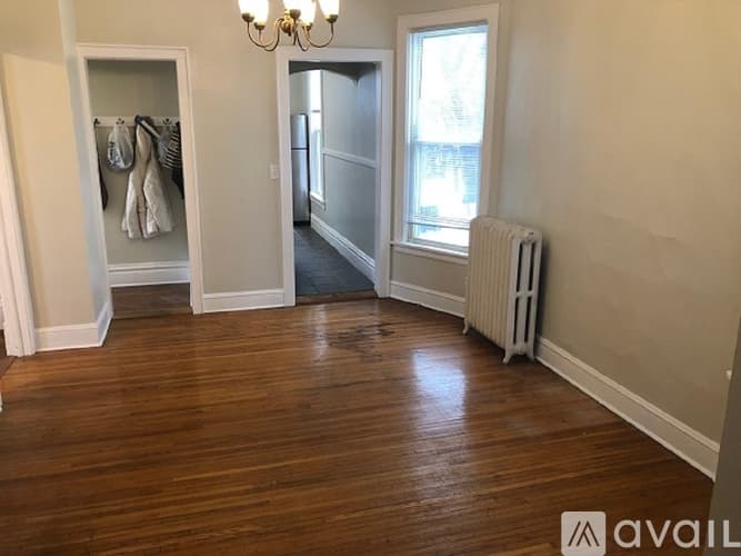 St. Paul Apartment: 228 Victoria St Apt 2