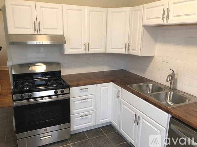St. Paul Apartment: 228 Victoria St Apt 2