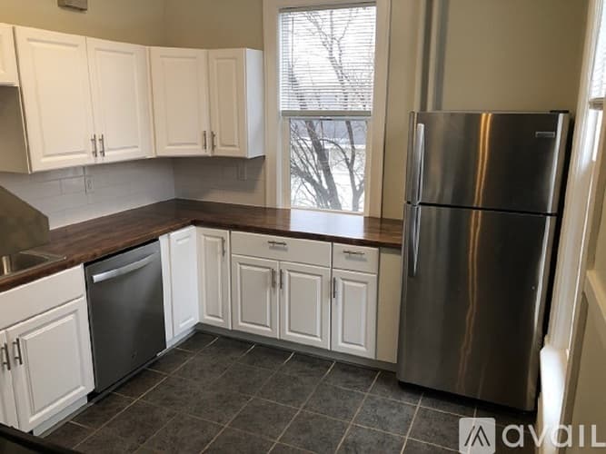 St. Paul Apartment: 228 Victoria St Apt 2