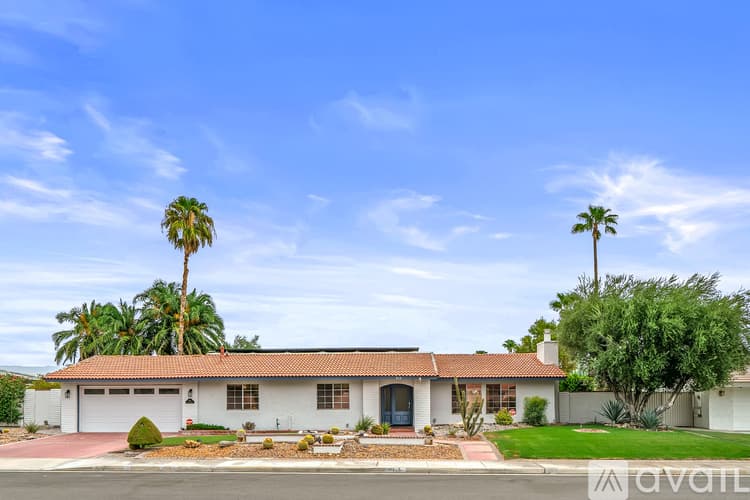 Palm Springs House: 912 N Camino Condor