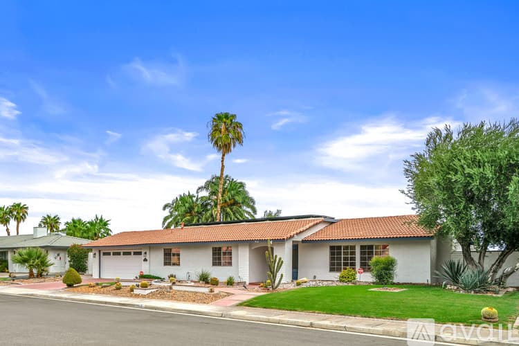 Palm Springs House: 912 N Camino Condor