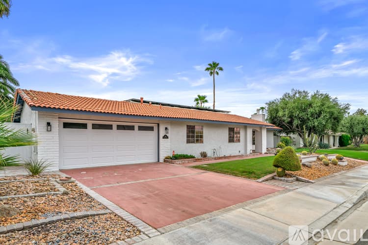 Palm Springs House: 912 N Camino Condor