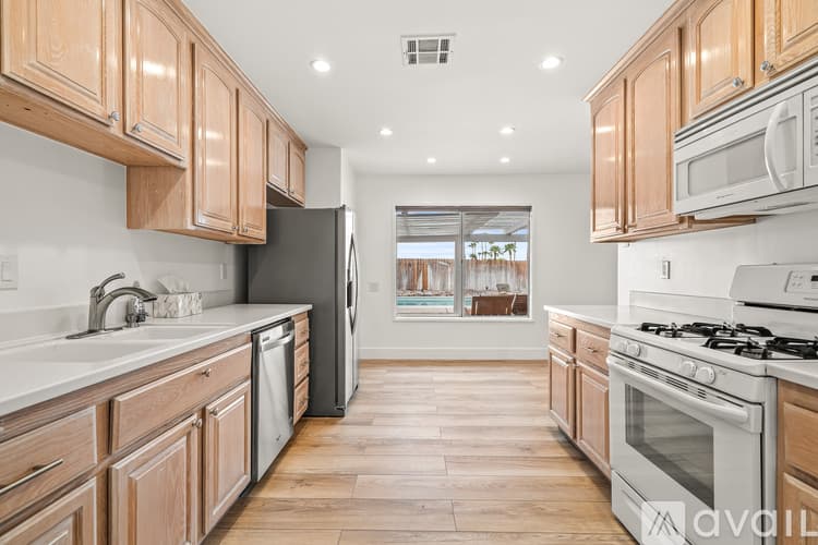 Palm Springs House: 912 N Camino Condor