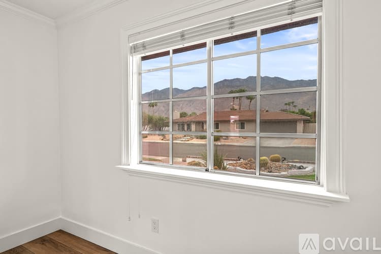 Palm Springs House: 912 N Camino Condor