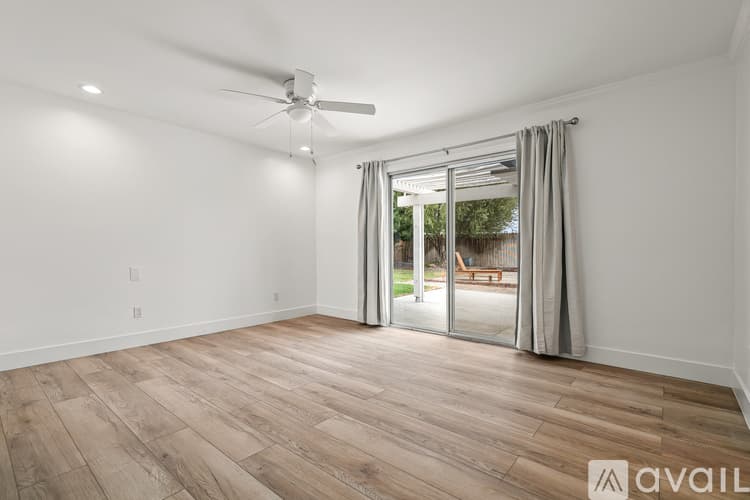 Palm Springs House: 912 N Camino Condor