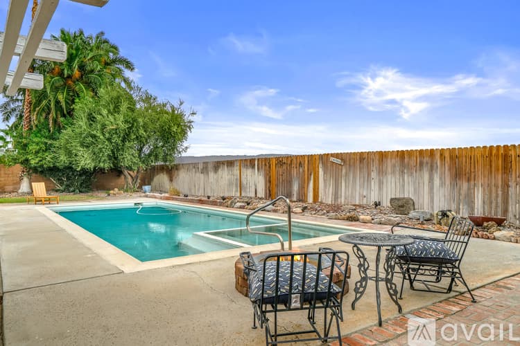 Palm Springs House: 912 N Camino Condor
