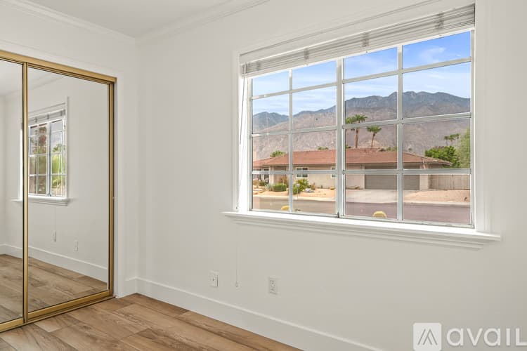 Palm Springs House: 912 N Camino Condor